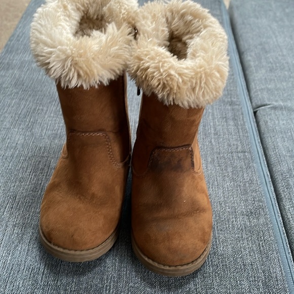 Cat and Jack size 7 shearling and suede style boots - Picture 4 of 4